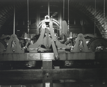 360032 Interieur van de Domtoren (Domplein) te Utrecht: uurwerk van de klok.